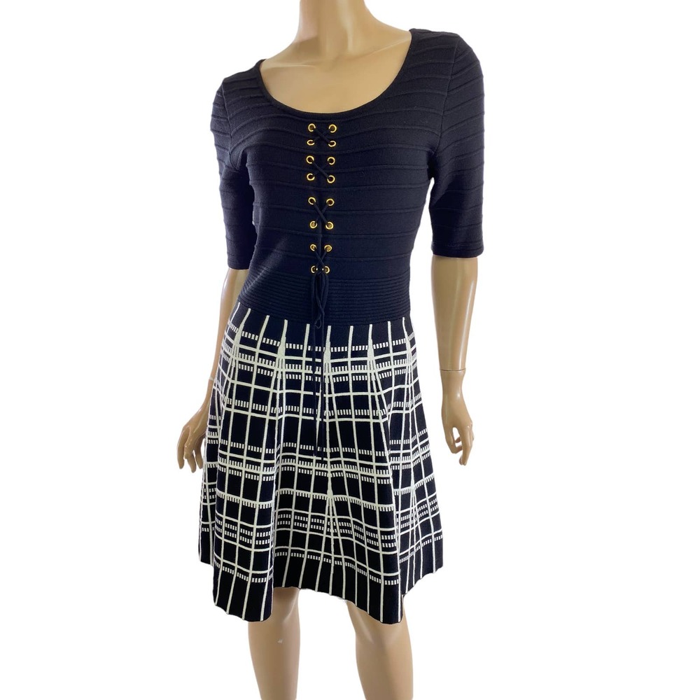 Candie's Knit Dress Size L Short Sleeves Black & White Fit&Flare Rayon/Polyester